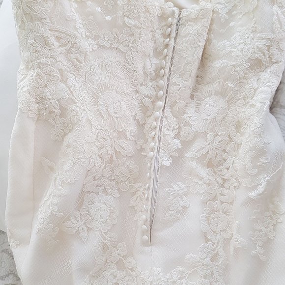 Bridal Gown - Enzoani Dakota Elegant Wedding Gown - Picture 14 of 16